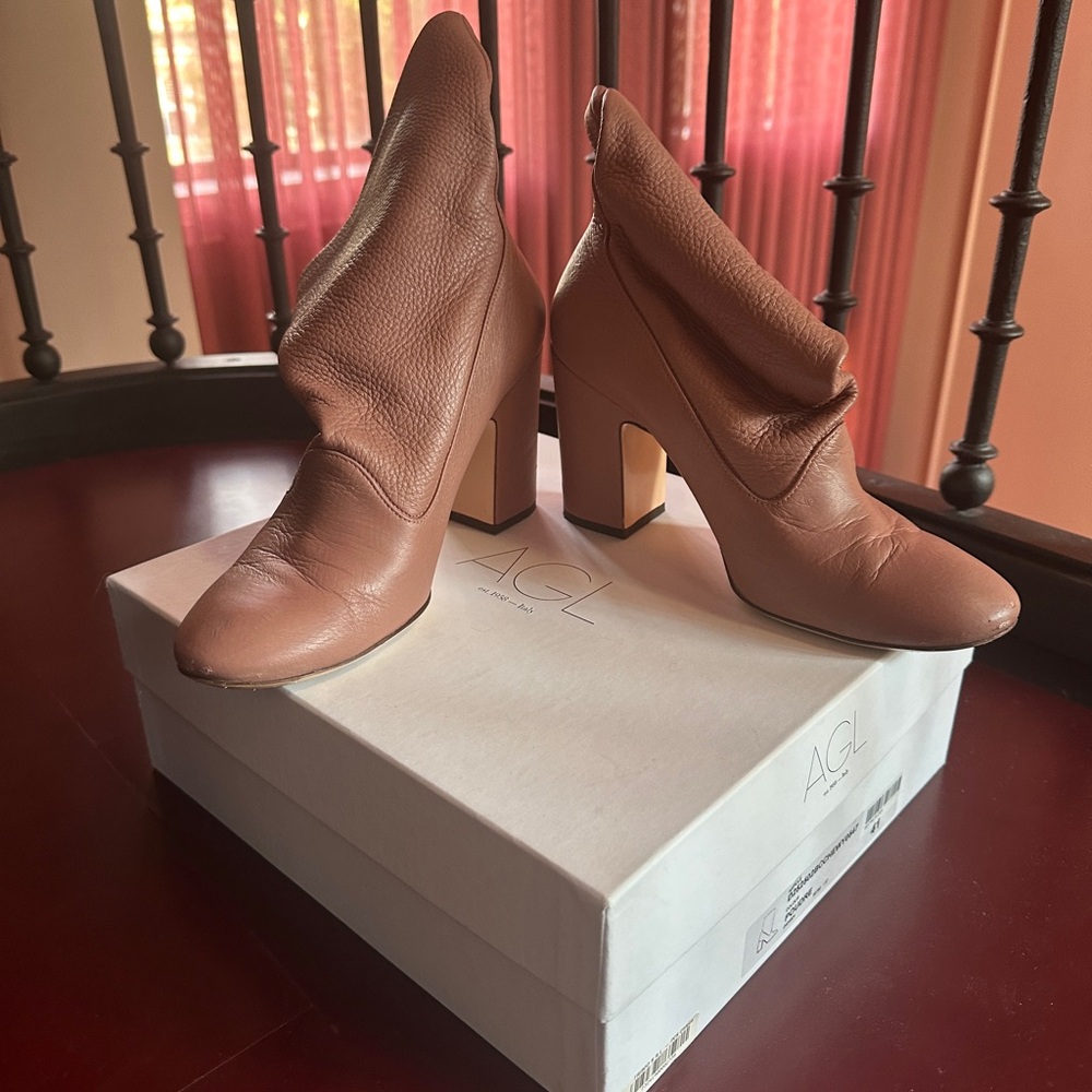 AGL Blush Slouchy Leather Block-Heeled Boots PINK!
